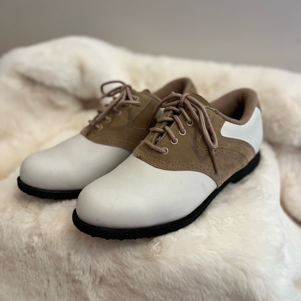 Austin Golf Shoes Two Toned Tan And White Womens Size 7 Spike Key